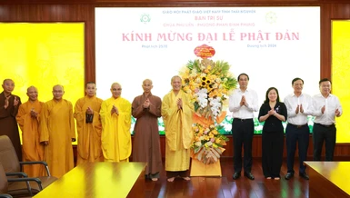 Lãnh đạo tỉnh Thái Nguyên tặng hoa chúc mừng Đại lễ Phật đản Phật lịch 2570 đến Ban Trị sự GHPGVN tỉnh