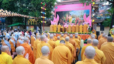 Trang nghiêm Đại lễ Phật đản Phật lịch 2570 tại Quan Âm tu viện (P.Cầu Kiệu, TP.HCM)