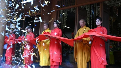Nghi thức cắt băng khánh thành đại hùng bảo điện chùa Bảo Khánh (xã Vĩnh Trụ, tỉnh Ninh Bình)