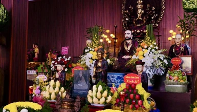 Giác linh đài tưởng niệm Hòa thượng Thích Trí Hải tại tổ đình Mai Xá 