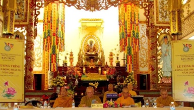 Chư tôn đức chủ tọa hội nghị