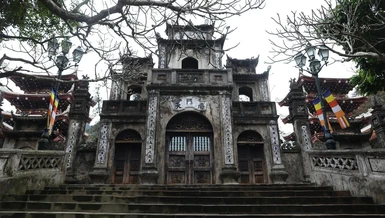 Cổng chùa Thiên Trù đóng kín. Ảnh Ngọc Thành