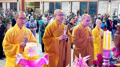 Đại đức Thích Định Tuệ, Trụ trì chùa Đức Hậu chủ trì khóa lễ tạ đàn Dược Sư