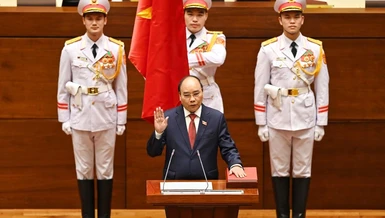 Tân Chủ tịch nước Nguyễn Xuân Phúc tuyên thệ - Ảnh: Giang Huy