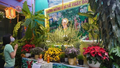 Lễ đài Phật đản ở hẻm nhỏ giữa lòng Sài Gòn