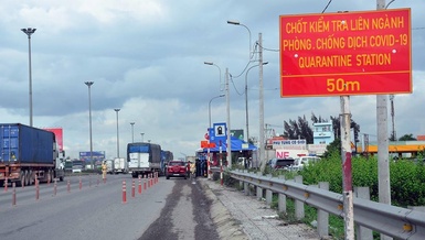 Chốt kiểm soát phòng chống dịch ở chân cầu Đồng Nai - Ảnh: Báo Quân đội Nhân dân