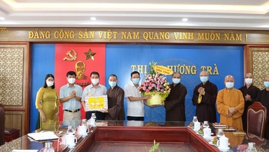 Ban Trị sự Phật giáo thị xã Hương Trà tại buổi gặp mặt với Ban Thường vụ Thị ủy Hương Trà