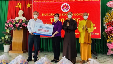 Ban Trị sự Phật giáo TP.Biên Hòa trao 300 phần quà an sinh tại huyện Trảng Bom