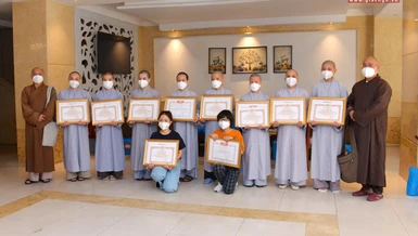 Trao Bằng tuyên dương công đức đến các tình nguyện viên Phật giáo