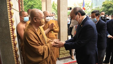 Chủ tịch nước Nguyễn Xuân Phúc và Đại Tăng thống Bour Kry