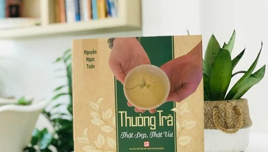 Tác phẩm "Thưởng trà thật đẹp thật vui" của nghệ nhân Nguyễn Ngọc Tuấn