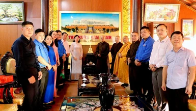 Hội Liên hiệp Thanh niên Việt Nam tỉnh Bình Dương thăm, chúc Tết tại tổ đình Hội Khánh