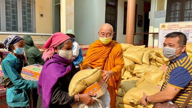 Phân ban Từ thiện hệ phái Khất sĩ tặng 1.000 phần quà tại tỉnh Đắk Lắk