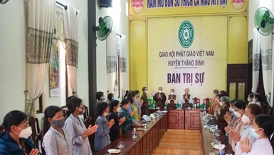 Niệm Phật cầu gia hộ trước khi tiến hành phiên họp