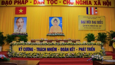 Công tác thiết trí hội trường Đại hội đại biểu Phật giáo tỉnh An GIang vào sáng 19-4 đã hoàn tất