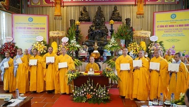 Tăng Ni sinh khóa I Lớp Đào tạo Cao cấp Giảng sư nhận bằng tốt nghiệp