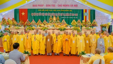 Tân Ban Trị sự Phật giáo tỉnh Quảng Trị nhiệm kỳ 2022 - 2027 ra mắt và phát biểu nhận nhiệm vụ tại đại hội - Ảnh: Đăng Huy