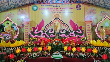 Lễ đài Kính mừng Đại lễ Phật đản Phật lịch 2566 tại chùa Hương Sơn