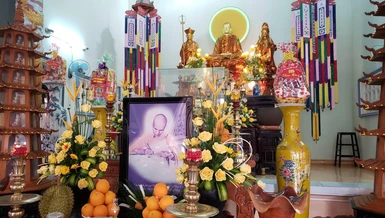 Di ảnh Bồ-tát Thích Quảng Đức tại chùa Đức Hòa