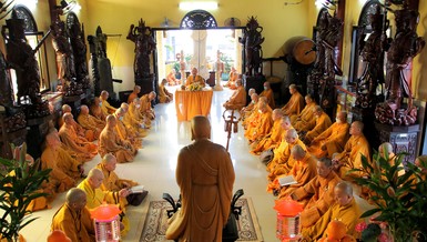 Chư Tăng quận Bình Thạnh bố-tát, thính giới tại chùa Bửu Liên