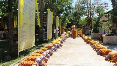Cung thỉnh chư tôn đức Tăng Ni quang lâm 