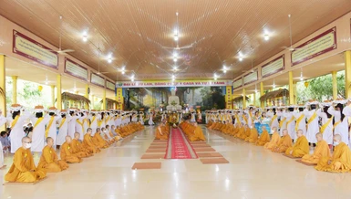 Lễ dâng cúng pháp y tại tịnh xá Trúc Lâm