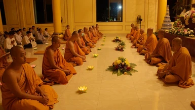 Thắp nến tri ân, tưởng nhớ ân đức của cha mẹ