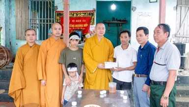 Thanh Hóa: Ban Trị sự GHPGVN tỉnh hỗ trợ gia đình có nạn nhân tử vong do mưa lũ