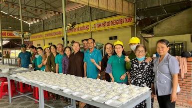 Các chùa tổ chức phát cơm chay miễn phí nhân ngày rằm Hạ nguyên