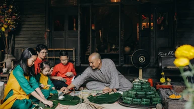 Tết về, để nhìn đời, nhìn người và nhìn kỹ mình - Ảnh: Trung Phan