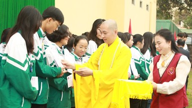 Chùa Cổ Am trao học bổng "Nâng bước nhân tài"