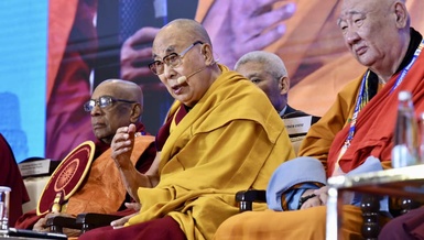 Đức Dalai Lama chia sẻ với các vị đại biểu tham dự hội nghị
