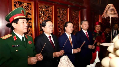 Lễ dâng hương tưởng niệm các Vua Hùng năm Quý Mão 2023 đã diễn ra trang nghiêm, trọng thể và thành kính