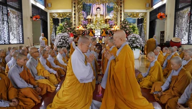 Chư Ni hạ trường chùa Dược Sư đối thú an cư