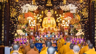 Thượng tọa Thích Minh Nhựt, Trưởng ban Trị sự GHPGVN Q.Phú Nhuận sách tấn chư hành giả an cư tại hạ trường chùa Đại Giác