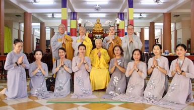 Ban Kinh tế - Tài chính GHPGVN TP.Đà Nẵng và chùa Phổ Hiền cúng dường mùa an cư