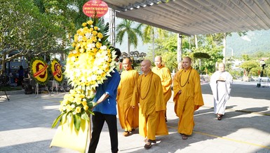 Đoàn Ban Hoằng pháp, Ban Kinh tế - Tài chính T.Ư đặt vòng hoa tại Nghĩa trang Liệt sĩ Quốc gia Vị Xuyên (Hà Giang)