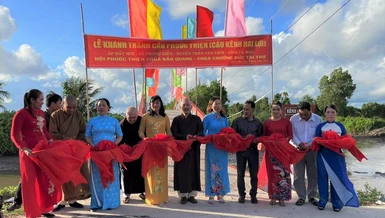 Cắt băng khánh thành cầu Phước Thiện tại ấp Đất Mới, X.Phong Điền, H.Trần Văn Thời, Cà Mau