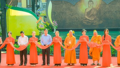 Cắt băng khai mạc chuỗi sự kiện văn hóa Phật giáo "Thắp sáng tri ân mùa Vu lan 2023"