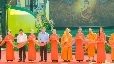 Cắt băng khai mạc chuỗi sự kiện văn hóa Phật giáo "Thắp sáng tri ân mùa Vu lan 2023"