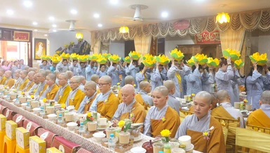 Chùa Đức Nguyên (H.Bình Chánh) tặng quà đến người khiếm thị
