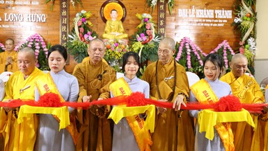 Chư tôn giáo phẩm cắt băng khánh thành chùa Long Hưng (thôn Phước Long, X.Bình Đào, H.Thăng Bình, Quảng Nam) 