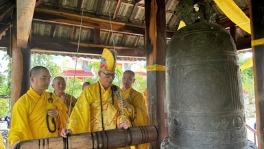 Hòa thượng Thích Châu Quang khai đại hồng chung