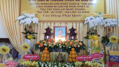 Giác linh đài cố Ni trưởng Thích nữ Mạo Liên tại tịnh xá Ngọc Chung