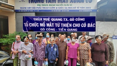 Chùa Huệ Quang thực hiện chương trình mổ mắt miễn phí cho các bệnh nhân nghèo