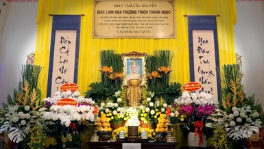 Giác linh đài cố Hòa thượng Thích Thanh Ngọc tại chùa Khuông Việt