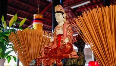 Tôn tượng Quán Thế Âm Bồ-tát tại chùa Long Vân