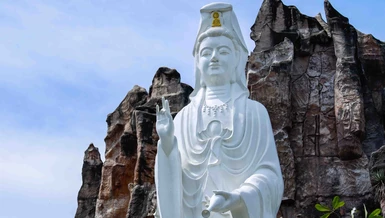 Tượng Bồ-tát Quán Thế Âm tại tịnh xá Trung Tâm (Q.Bình Thạnh) - Ảnh: Quảng Đạo/BGN
