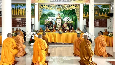 Giới tử Ni hệ phái Khất sĩ cầu thọ Chánh pháp Yết-ma với Đại Tăng 