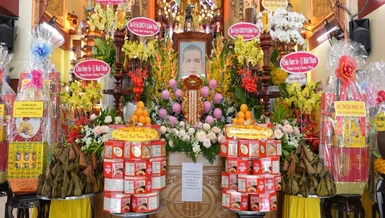 Giác linh đài cố Hòa thượng Thích Từ Hạnh